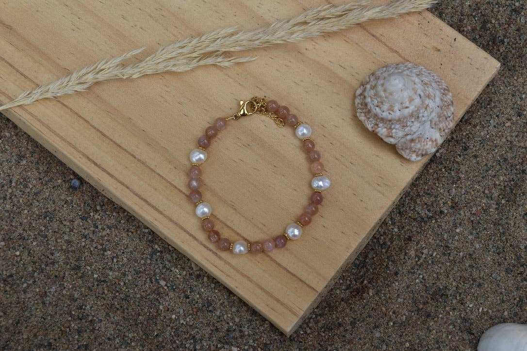 Golden Dusk: Beaded Bracelet: Gold