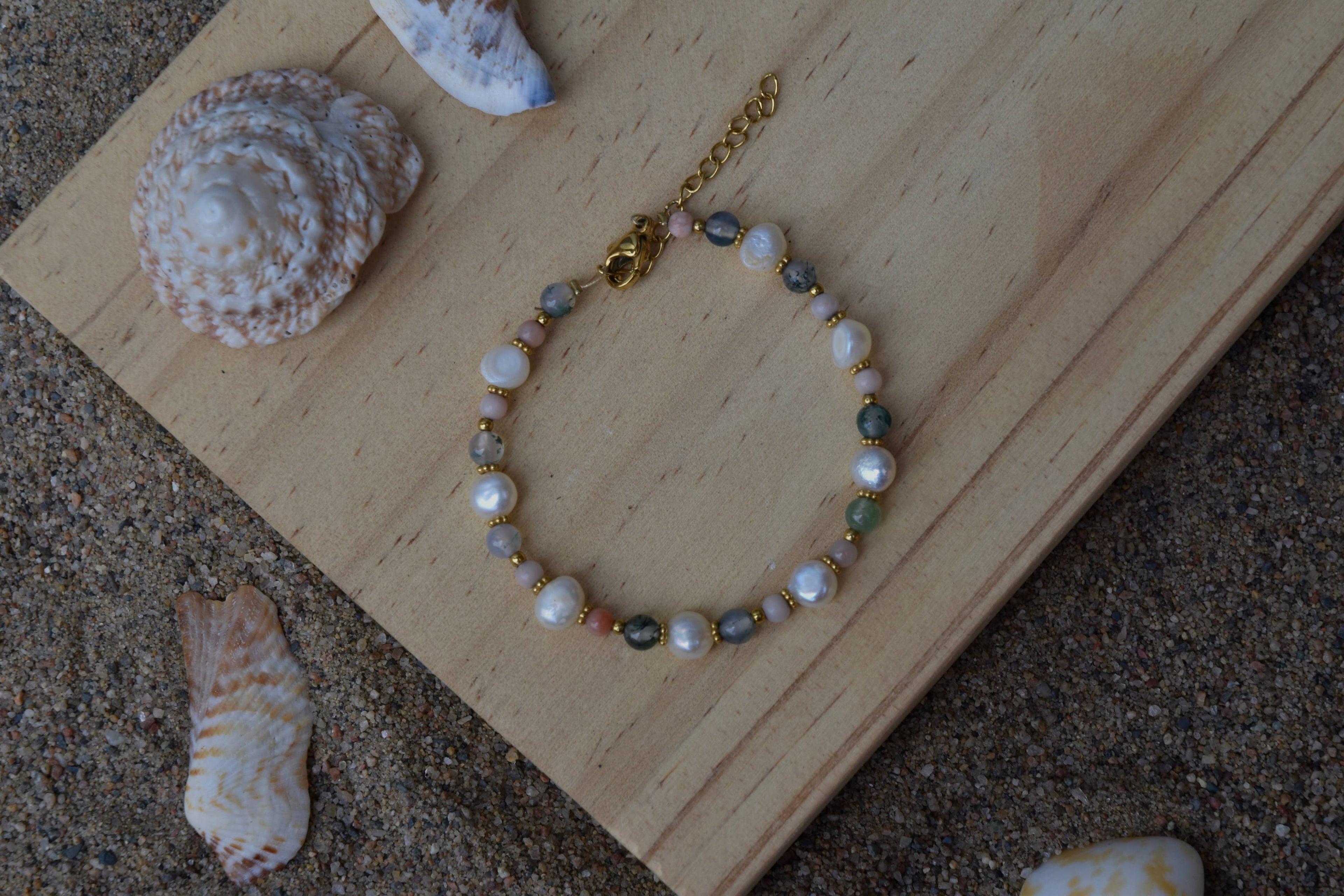 Sandy Dunes: Beaded Bracelet: Gold
